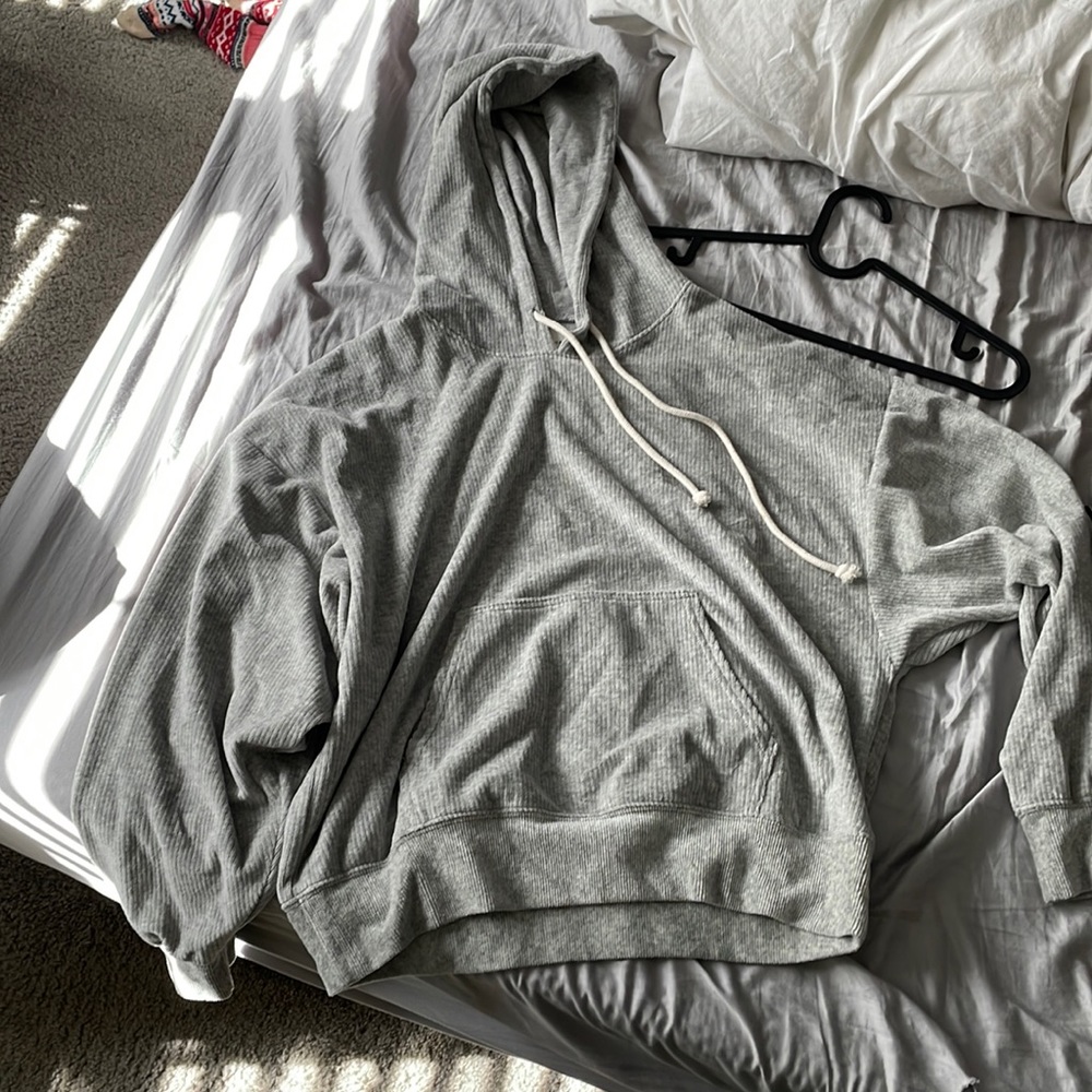 American eagle gray sweatshirt